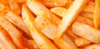 Receta patatas fritas picantes al horno