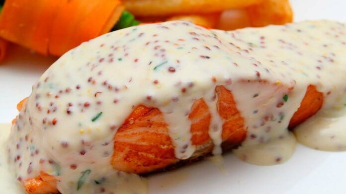 Receta de salmón al horno con manto de mayonesa y mostaza