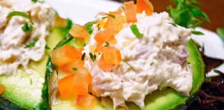 Receta de aguacates rellenos con salmón