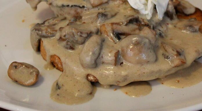 Entrecot con salsa de queso azul y champiñones Receta de entrecot con salsa de queso azul y champiñones