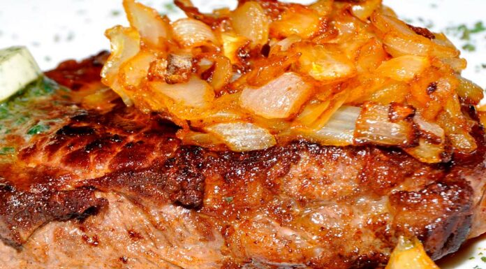 Solomillo de ternera con ciruelas y cebolla caramelizada Receta de solomillo de ternera con ciruelas y cebolla caramelizada