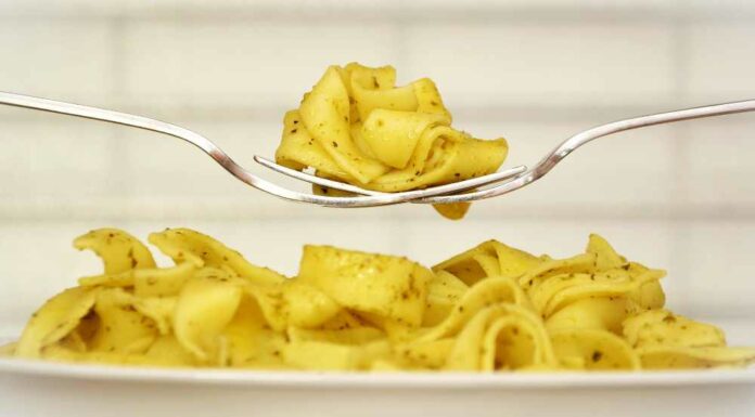 Tallarines con ajo y aceite de oliva Receta de tallarinas con ajo y aceite de oliva