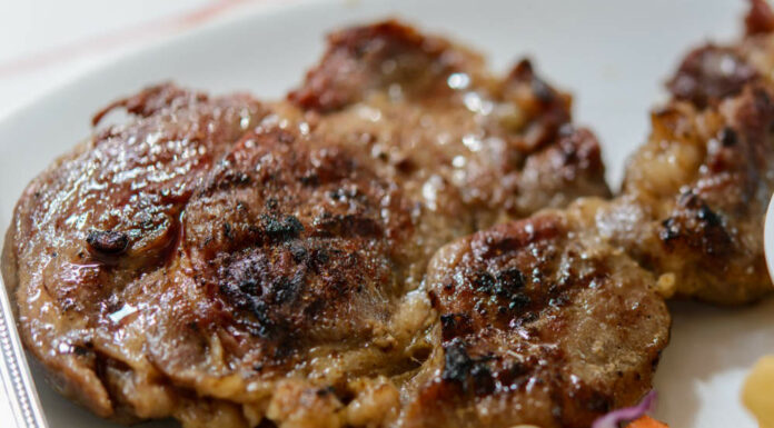 Chuletas con salsa de miel picante Receta de chuletas con salsa de miel picante