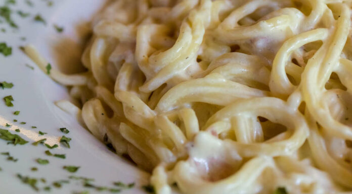 Espaguetis con queso crema Receta de espaguetis con queso crema