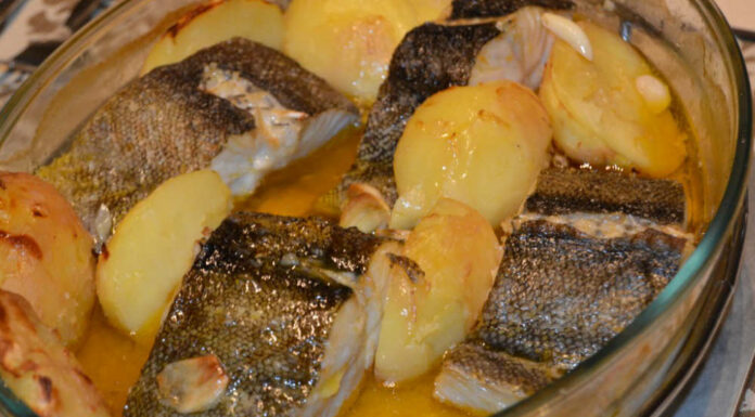 Bacalao con patatas y cebolla horneado Receta de bacalao con patatas y cebolla horneado
