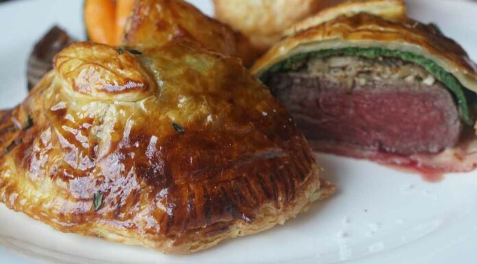 Hojaldres de lomo y ciruelas pasas. Receta de lomo y ciruelas pasas