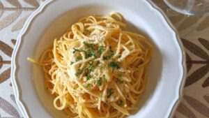 Receta de espaguetis con quesos y limón