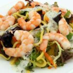 Receta de ensalada de pasta con langostinos y aguacate