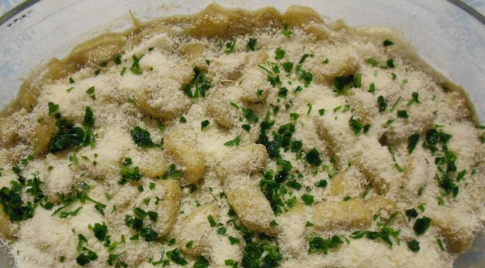 Ñoquis al pesto con gambas Receta de ñoquis al pesto con gambas