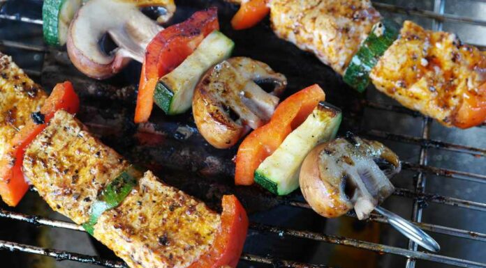 Brocheta de salmón ahumado y langostinos Receta de brocheta de salmón ahumado y langostinos