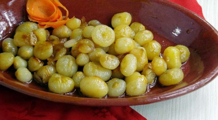 Cebollitas glaseadas al vino dulce Receta de cebollitas glaseadas al vino dulce