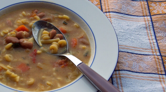 Receta de guiso de judías pintas con pasta