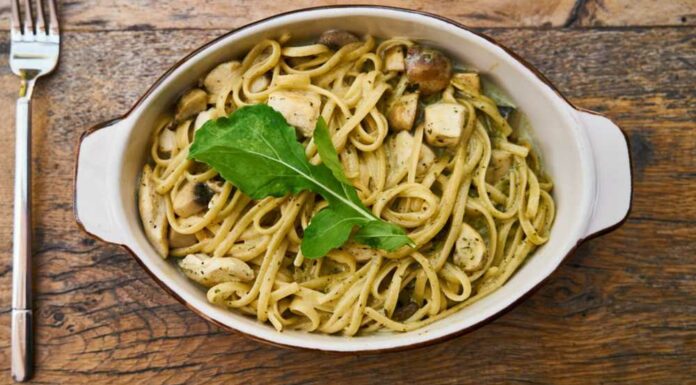 Pasta con panceta pollo y queso Receta de pasta con panceta pollo y queso