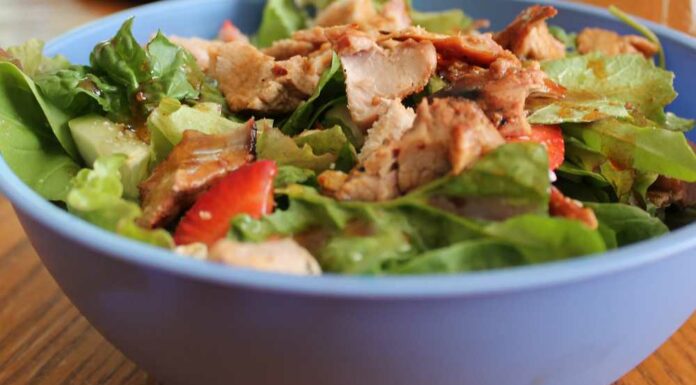 Ensalada con pollo aguacate y maíz Receta de ensalada con pollo aguacate y maíz