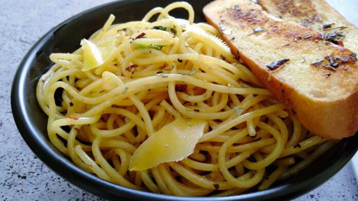 Receta de espaguetis a la mantequilla con ajo