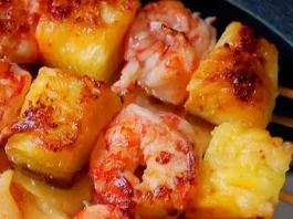 Receta de brochetas de gambas y piña