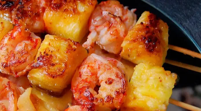 Brochetas de gambas y piña Receta de brochetas de gambas y piña