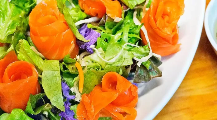 Ensalada de rúcula y salmón ahumado Receta de ensalada de rúcula y salmón ahumado