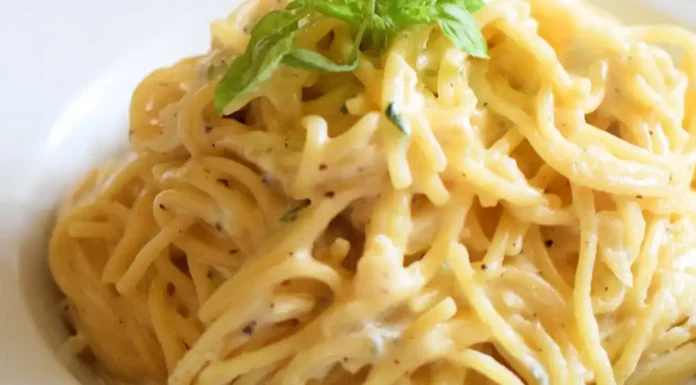 Pasta con calabacín y queso cremosa Receta de pasta con calabacín y queso cremosa