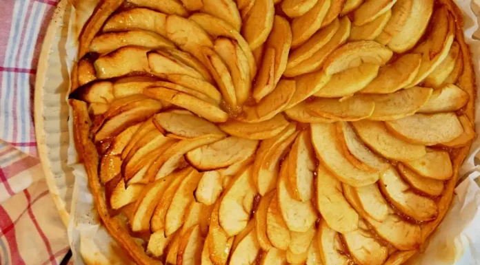 Tarta de manzana con hojaldre y relleno Receta de tarta de manzana con hojaldre y relleno de almendra
