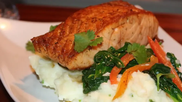 Receta de salmón al estilo cajún con mantequilla y miel